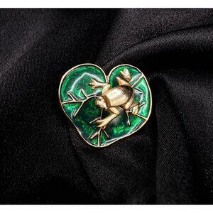 Vintage Green Enamel & Gold-Tone Frog On Leaf Heart-Shaped Brooch Pin